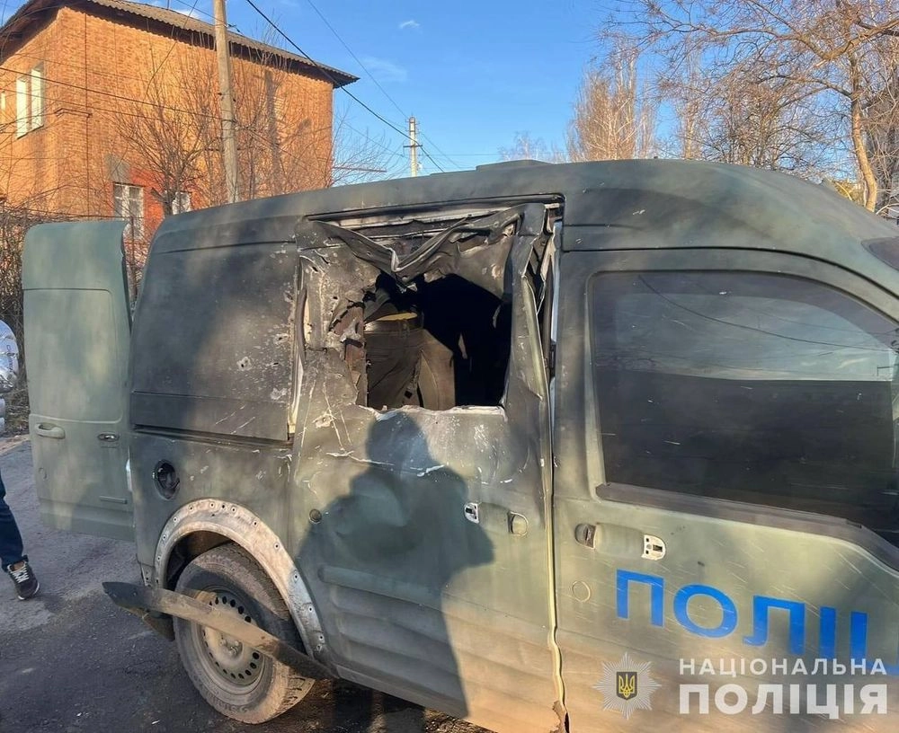 На Дніпроптеровщині росіяни дроном поцілили автівку поліції, правоохоронці встигли вистрибнути