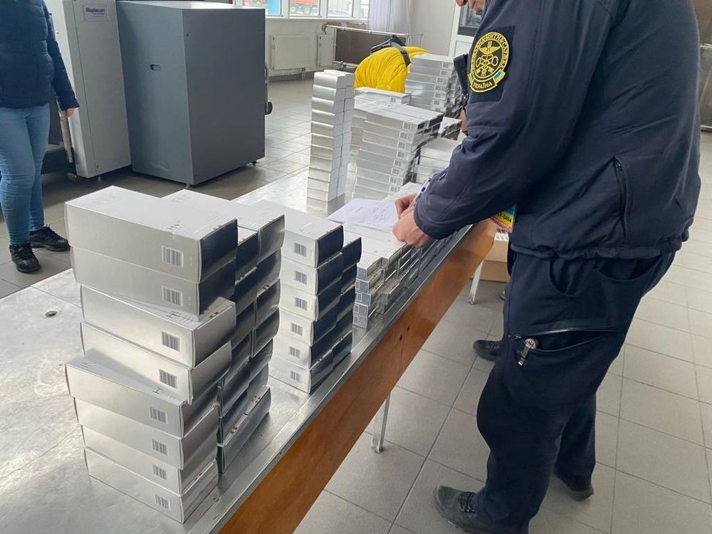 On the border with Poland, customs officers detained an Azerbaijani with contraband cosmetics worth UAH 800 thousand