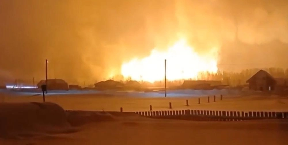 У росії горить вантажний поїзд, він загорівся після вибуху газопроводу в Пермському краї, є постраждалі