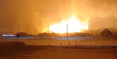 У росії горить вантажний поїзд, він загорівся після вибуху газопроводу в Пермському краї, є постраждалі