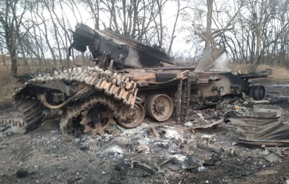 Нацгвардійці показали ураження FPV-дроном бойового російського танку Т-72