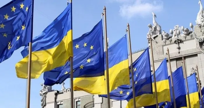 Украина договаривается с ЕС о продлении экономического и транспортного безвиза - премьер