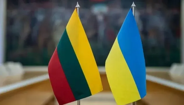 Lithuania hands over new military aid package with winter gear to Ukraine
