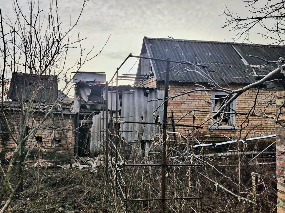 Дніпропетровщина: армійці рф обстріляли Нікопольський район, пошкоджені п'ять житлових будинків й комунікації