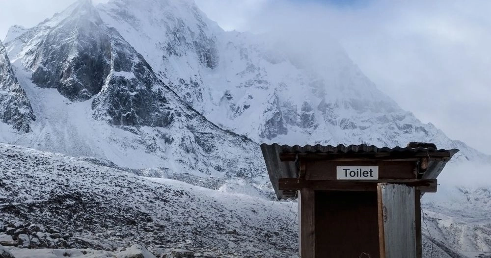 Everest has a huge problem with garbage: in the future, climbers will have to descend with their own excrement