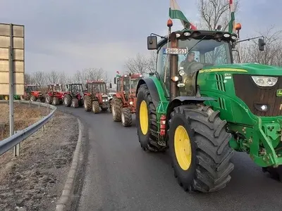 Hungarian farmers start protest on the border with Ukraine: what they demand