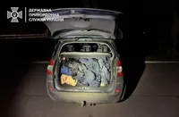 Border guards catch Odesa resident on illegal transportation of people across the border in car trunk