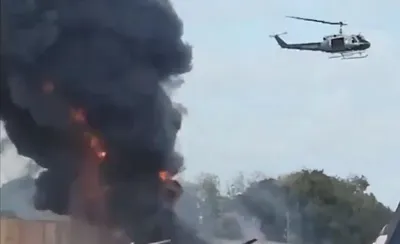 A plane crashes on a highway in the United States, killing two people