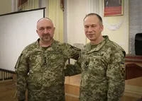 Сырский представил личному составу нового командующего Сухопутных войск ВСУ