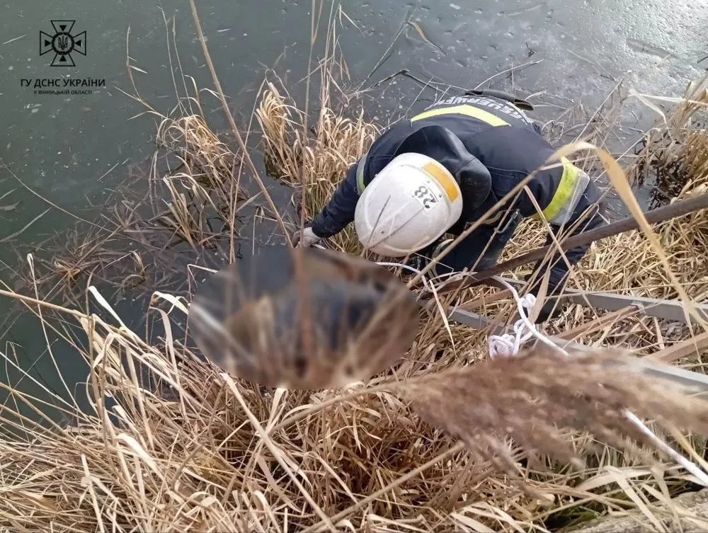 В Винницкой области спасатели вытащили из пруда тело мужчины, пропавшего без вести в декабре 2023 года