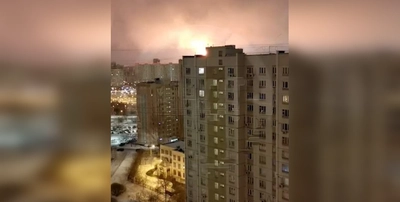 Fire in the sky: a large-scale fire broke out near an oil refinery in Moscow at night
