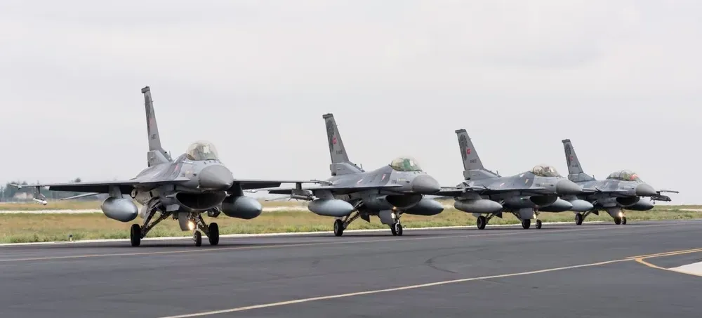 Украина активно готовит инфраструктуру для обслуживания F-16 - Шмыгаль