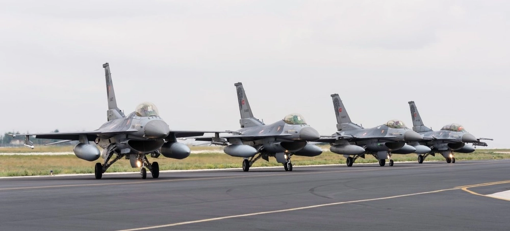 Україна активно готує інфраструктуру для обслуговування F-16 – Шмигаль 