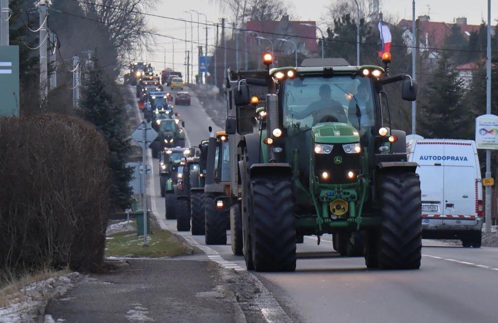 Чеські фермери приєднаються до протесту проти імпорту агропродукції з України: погрожують перекрити кордони