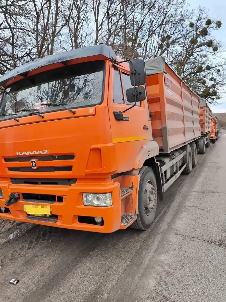 Порушник сплатить понад 130 тис. гривень штрафу: біля Канева виявили дві перевантажені вантажівки
