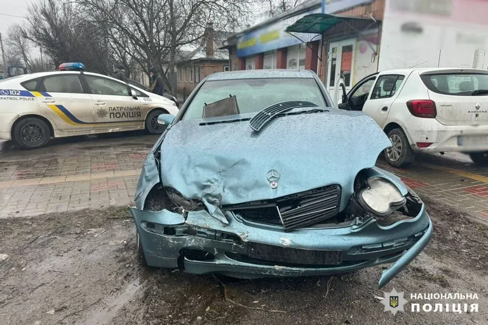in-cherkasy-a-driver-drove-onto-the-sidewalk-and-hit-two-passers-by-including-a-young-child