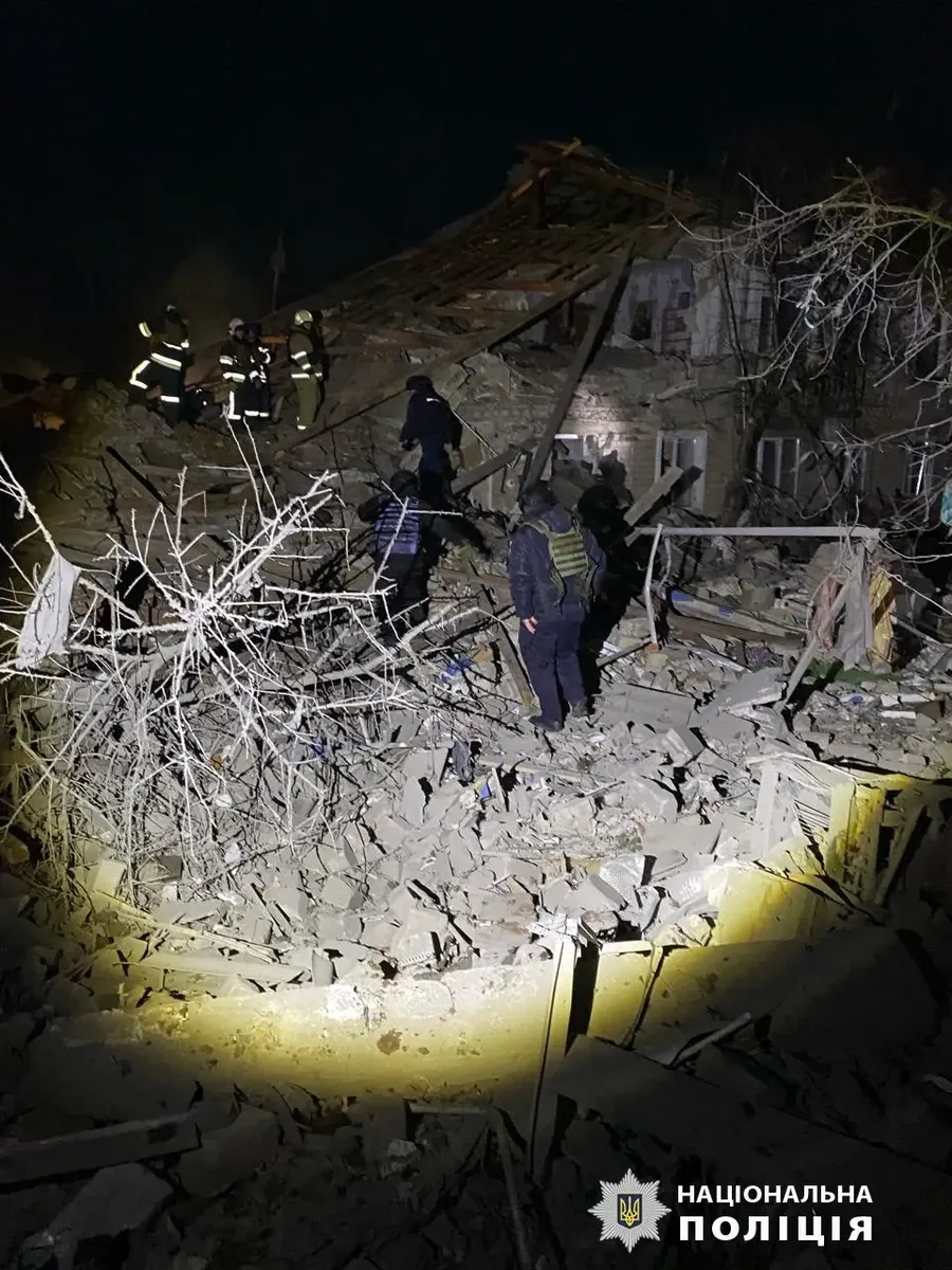 Удар по Великому Бурлуку: з-під завалів житлового будинку врятували жінку