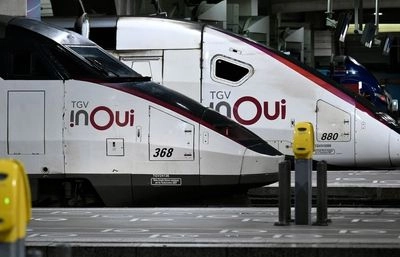 Половина поездов отменена, сотни тысяч людей вынуждены искать автосообщение из-за масштабной забастовки железнодорожников во Франции