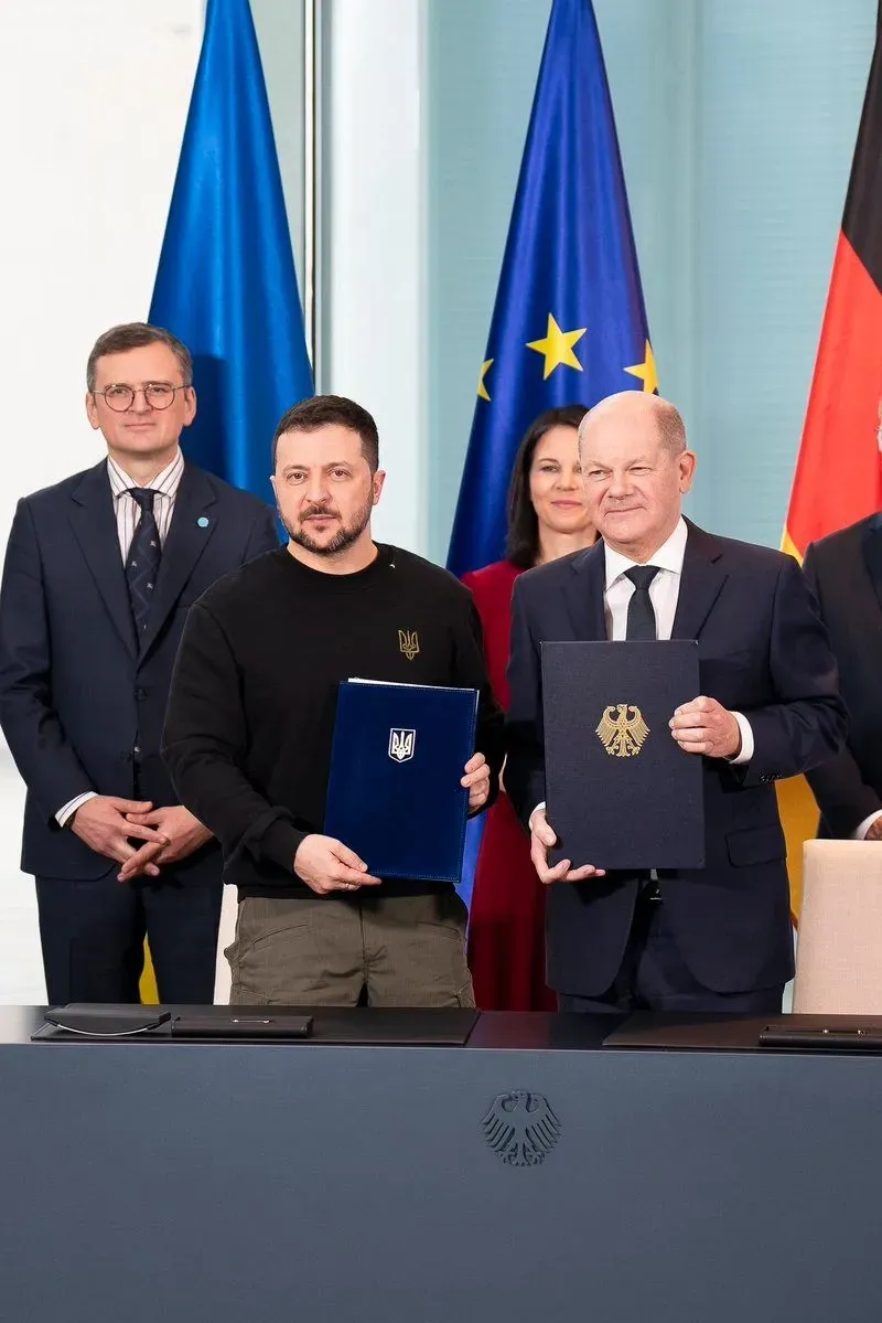 Шольц и Зеленский подписали долгосрочное соглашение по безопасности: канцлер ФРГ назвал это "историческим шагом"