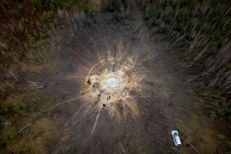 A six-meter sinkhole and hundreds of destroyed trees: State Ecological Inspectorate shows the consequences of the Russian missile fall in Kyiv region