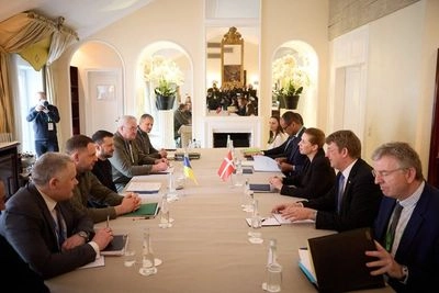 Зеленський розпочав двосторонні зустрічі у Мюнхені: обговорив з прем'єркою Данії угоду про безпеку та оборонну співпрацю