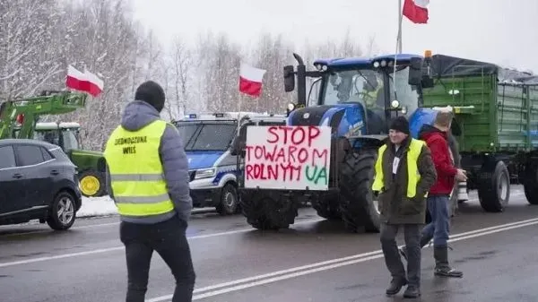 tomorrow-traffic-will-be-blocked-in-both-directions-farmers-from-germany-belgium-the-netherlands-and-france-are-heading-to-the-yahodyn-dorohusk-checkpoint