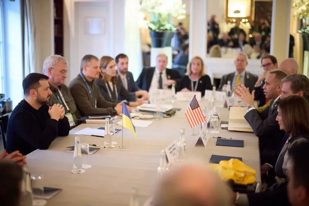 Зеленский выразил надежду на дальнейшую поддержку Украины со стороны США на встрече с делегацией Конгресса в Мюнхене