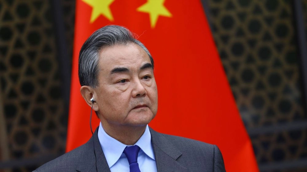 Chinese Foreign Minister calls for a political solution to the conflict in Ukraine