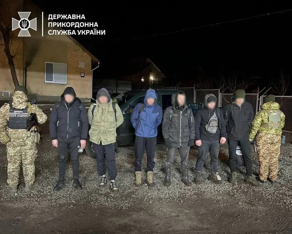 80 тысяч гривен за пеший маршрут: дрон ГПСУ снял нарушителей границы, во время их попытки нелегально попасть в Молдову