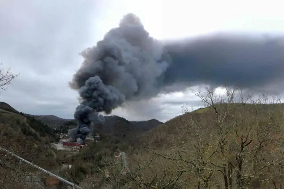 900-tons-of-lithium-batteries-burn-at-a-recycling-plant-in-southern-france