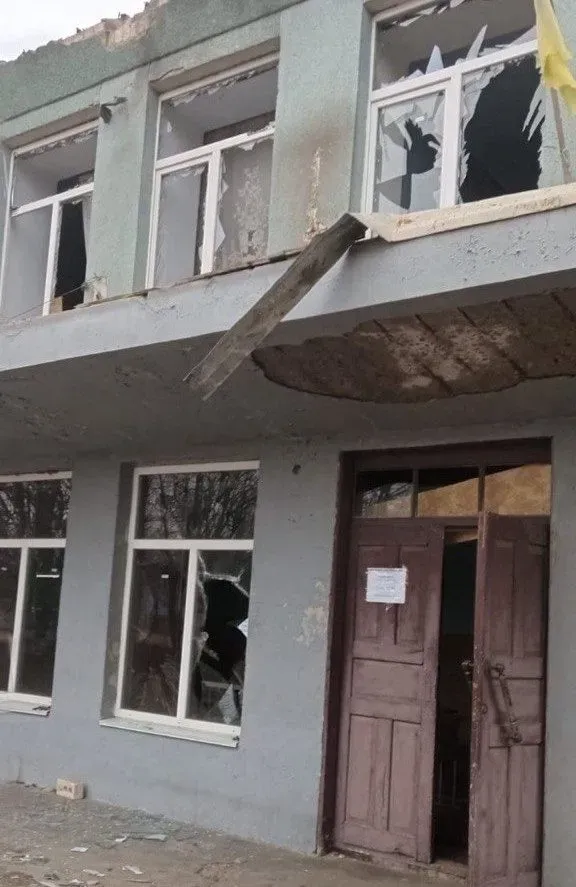 россияне атаковали с БПЛА "Пункт несокрушимости" в поселке на Херсонщине