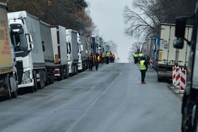 Polish farmers have started letting trucks through to Ukraine, but it's not the number we would like - Demchenko