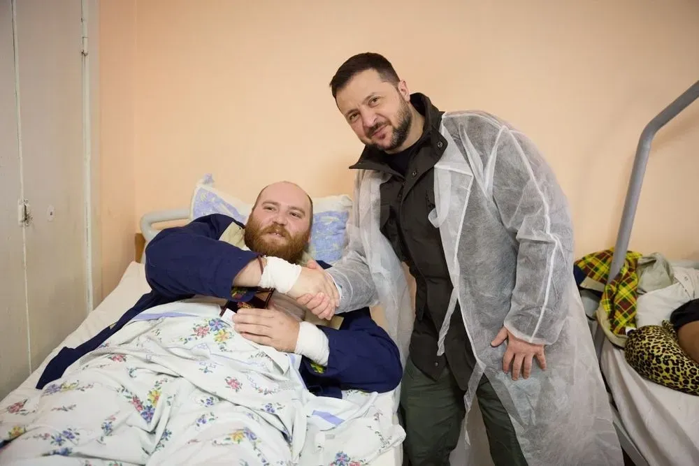 Zelenskyy visits wounded soldiers in hospital in Kharkiv