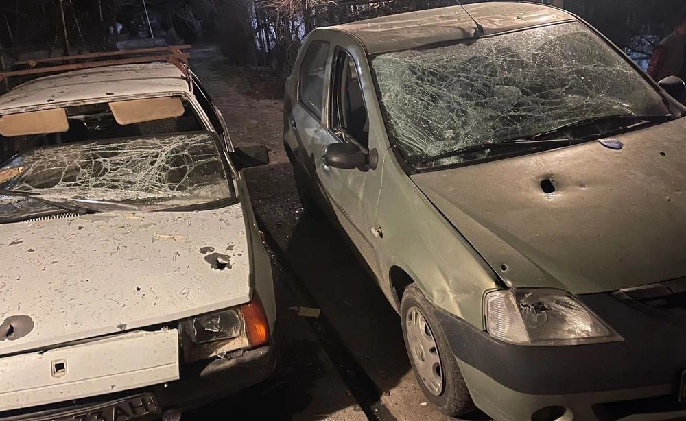 На Дніпропетровщині уламки дронів пошкодили три дачні будинки і 2 авто