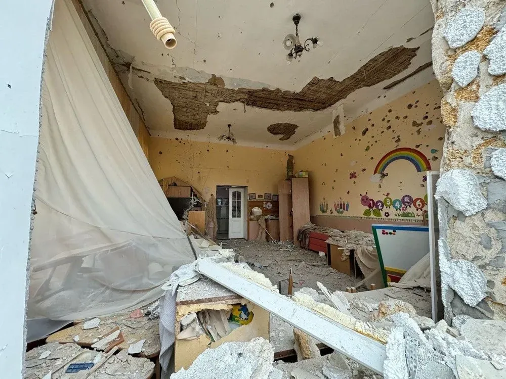 Из-за ночных вражеских обстрелов на Херсонщине повреждены три образовательных учреждения