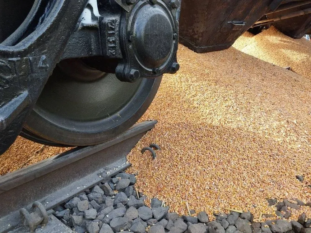 Ukrainian grain dumped on tracks in Poland: Ukrzaliznytsia sent an appeal to Polish law enforcement