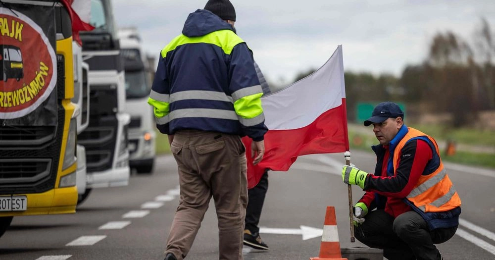 Польские протесты ставят под сомнение поддержку Украины со стороны Дональда Туска - Politico