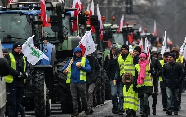 Polish strikers ease traffic restrictions near the border with Ukraine: how many trucks are ready to pass and where