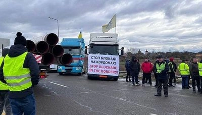 Ukrainian carriers hold protests at four checkpoints in response to Polish blockade