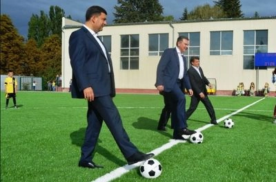 A stadium, so a stadium: why Groysman's associates gave half a million hryvnias from the community budget to their "own" NGO