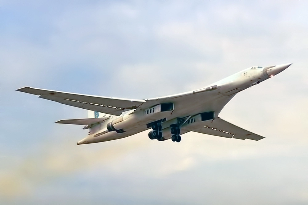 putin flew for half an hour on the Tu-160M strategic bomber - rossmi