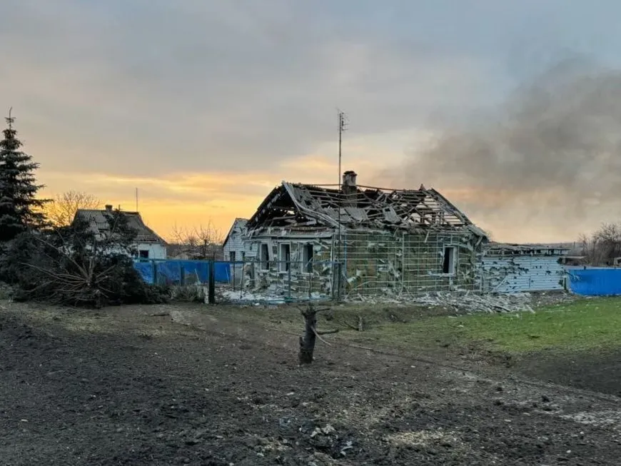 russians-shelled-a-village-in-donetsk-region-10-people-were-injured-including-children