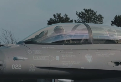 Zelenskyy shows how Ukrainian pilots train on F-16 in Denmark