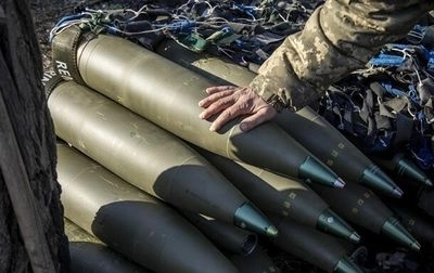 Країни ЄС намагаються зібрати 1,5 млрд доларів для закупівлі снарядів для України - ЗМІ 