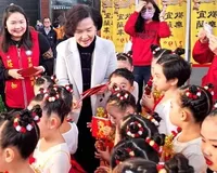 "Год Дракона" вызывает бэби-бум в Китае, который будет непродолжительным из-за проблем с уходом за детьми