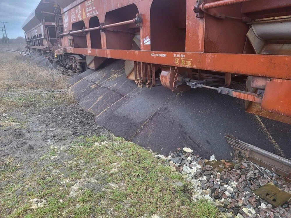 Ukraine sends a note to Poland over rapeseed spilled on the tracks, which was in transit to Germany