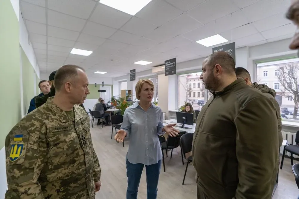 umerov-and-syrsky-visit-ukraines-first-recruitment-center-for-the-defense-forces