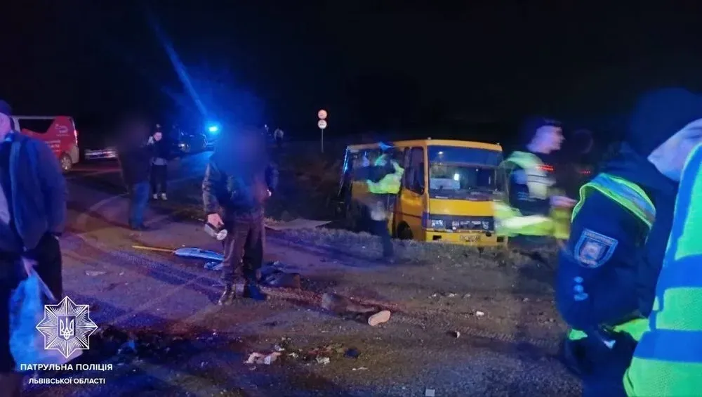 ДТП с участием грузовика и маршрутки произошло на Львовщине: есть пострадавшие
