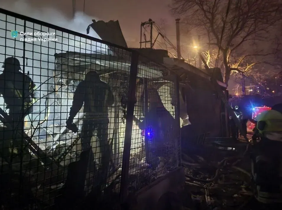ППО збила 12 безпілотників-камікадзе та 2 ракети, але 1 збитий БпЛА спричинив руйнування в Одесі