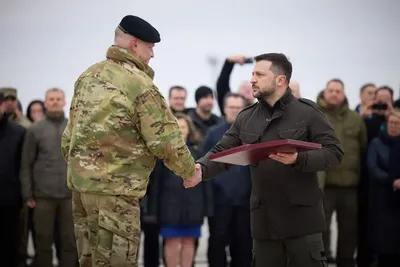 Zelensky awarded the military who participated in the defense of Antonov airport